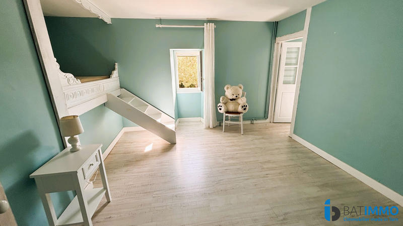 Maison - 280 m² - 6 pièces