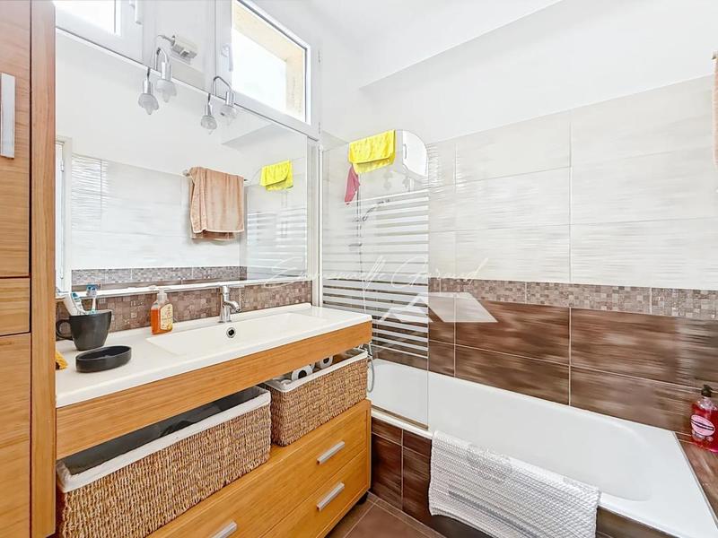 Appartement - 140 m² - 6 pièces