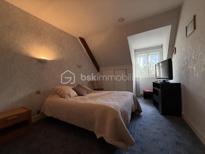 Propriété - 260 m² - 8 pièces