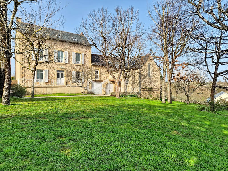 Maison traditionnelle - 183 m² - 6 pièces