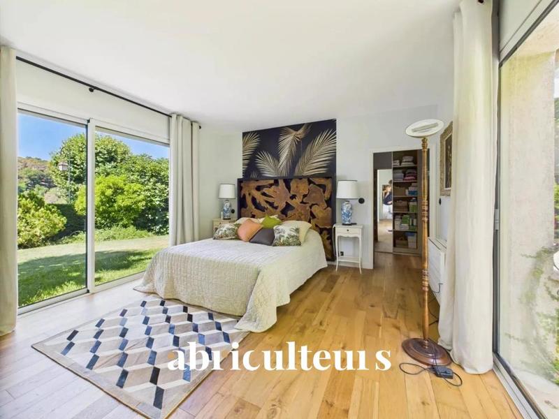 Maison - 276 m² - 7 pièces