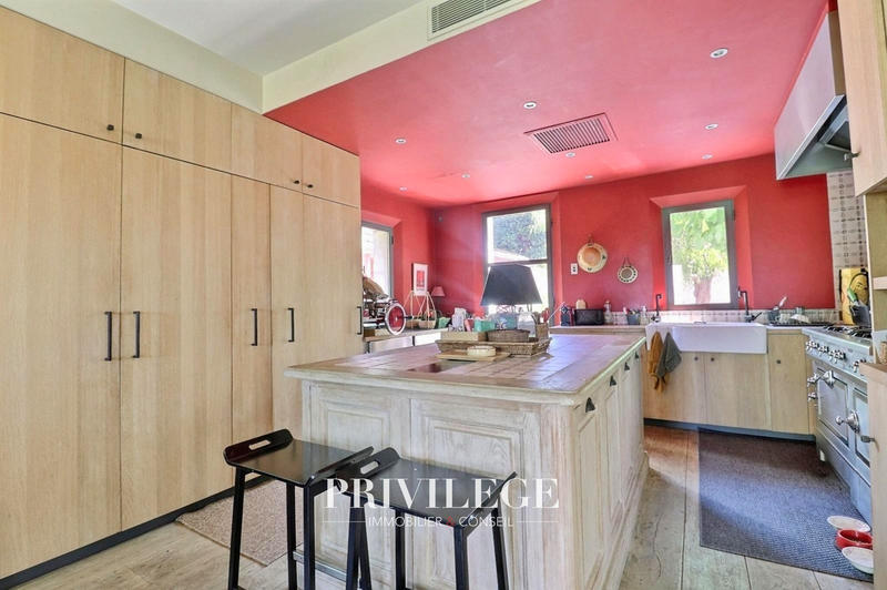 Villa - 315 m² - 6 pièces