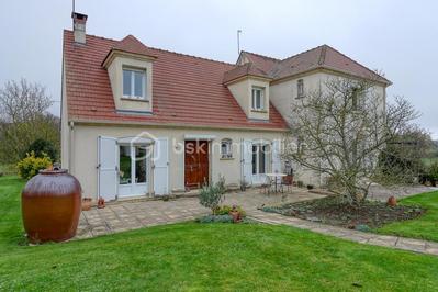 Maison traditionnelle - 193 m² - 8 pièces