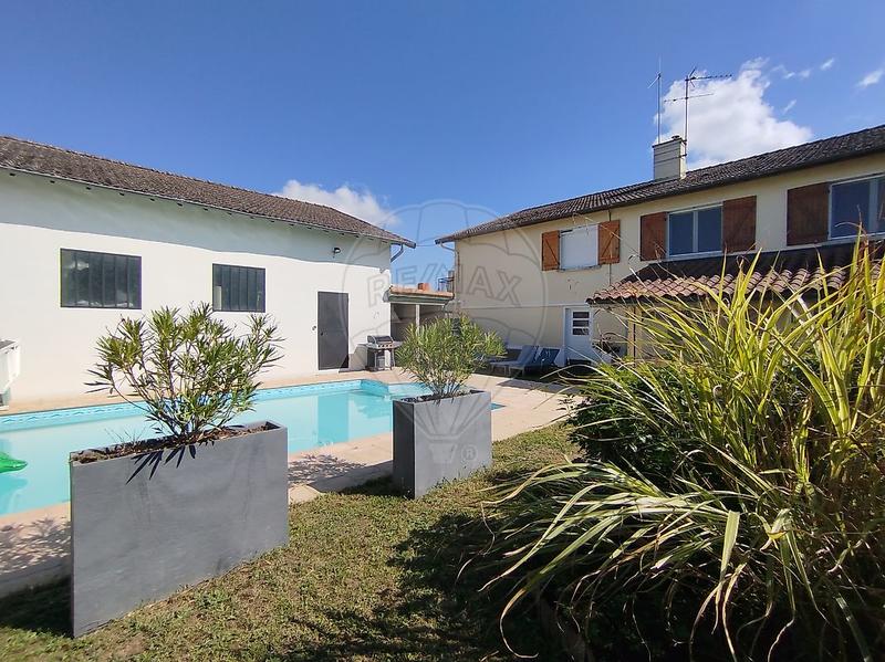 Maison - 178 m² - 8 pièces