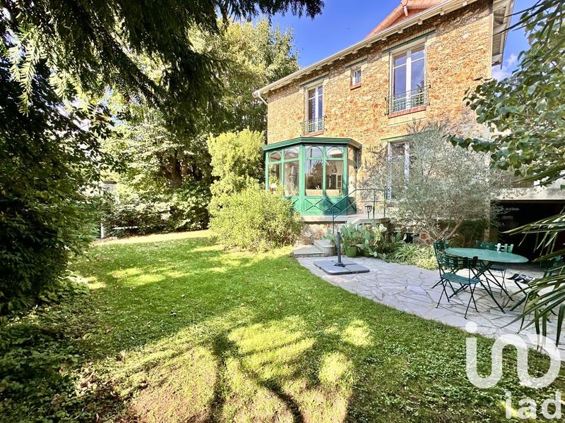 Maison - 212 m² - 10 pièces