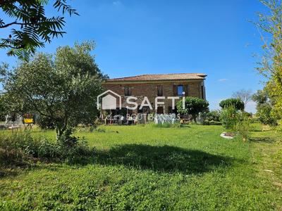 Maison - 400 m² - 6 pièces