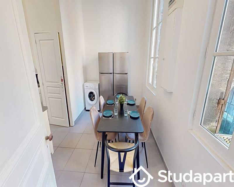 Chambre - 140 m² - 1 pièce