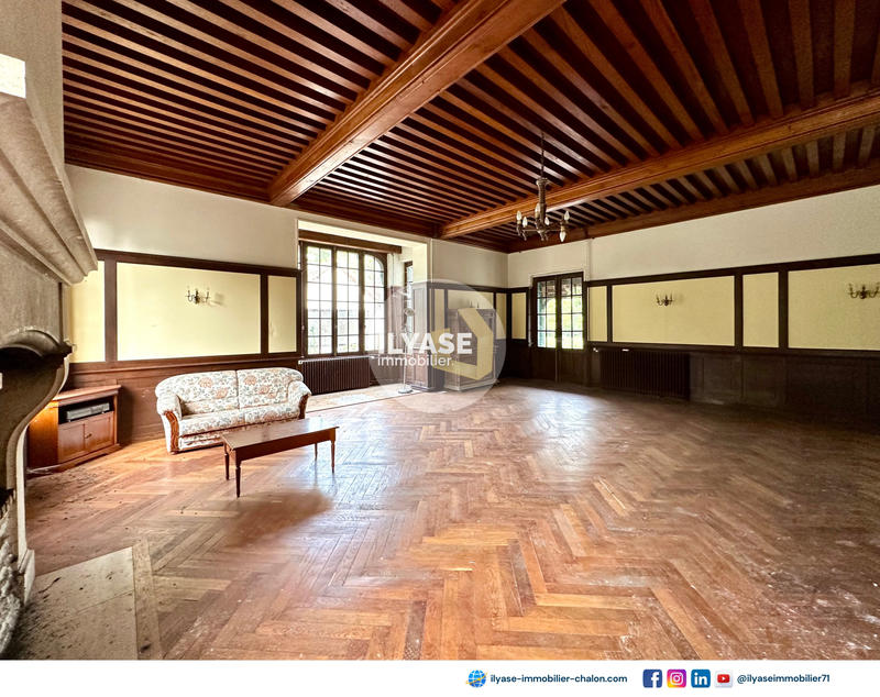 Propriété - 1 200 m² - 32 pièces