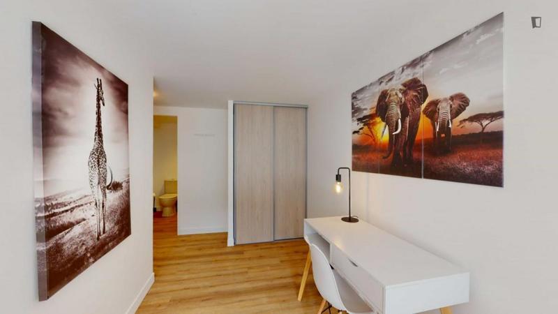 Chambre - 24 m² - 13 pièces