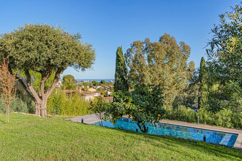 Maison - 375 m² - 10 pièces