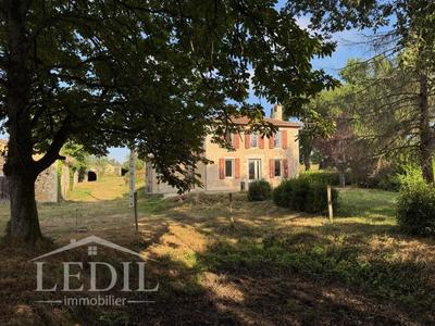 Propriété - 215 m² - 7 pièces