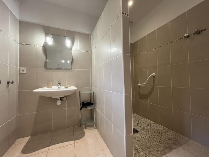 Propriété - 304 m² - 12 pièces