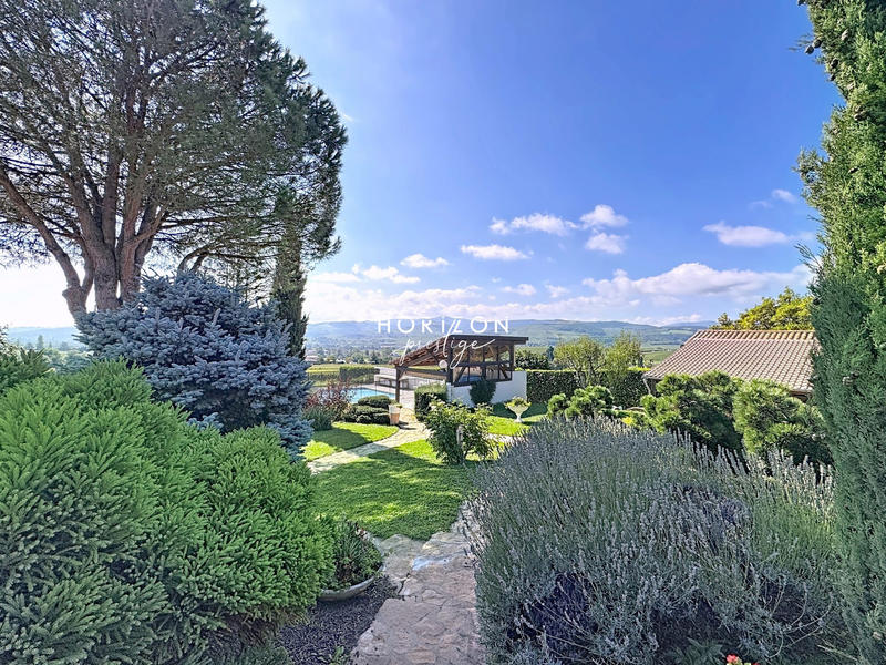 Villa - 262 m² - 10 pièces