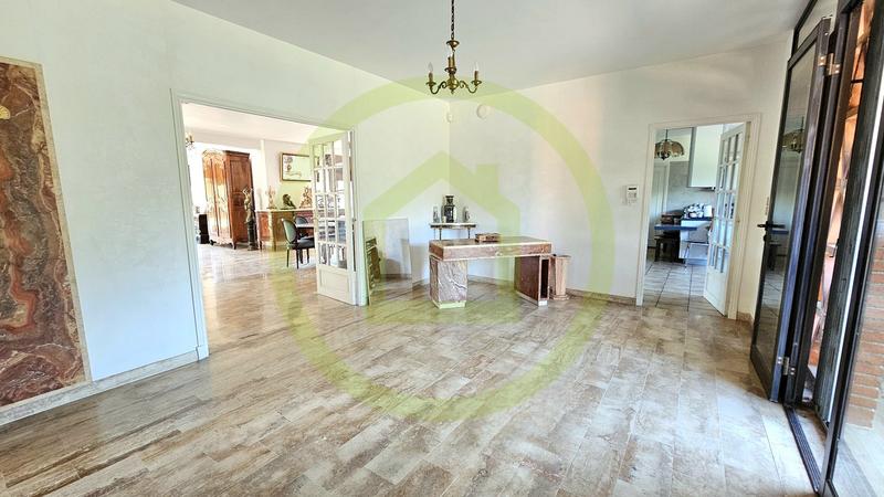 Maison de domaine - 604 m² - 14 pièces