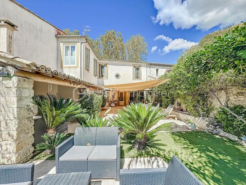 Propriété - 320 m² - 12 pièces