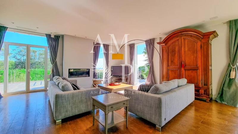 Villa - 270 m² - 8 pièces