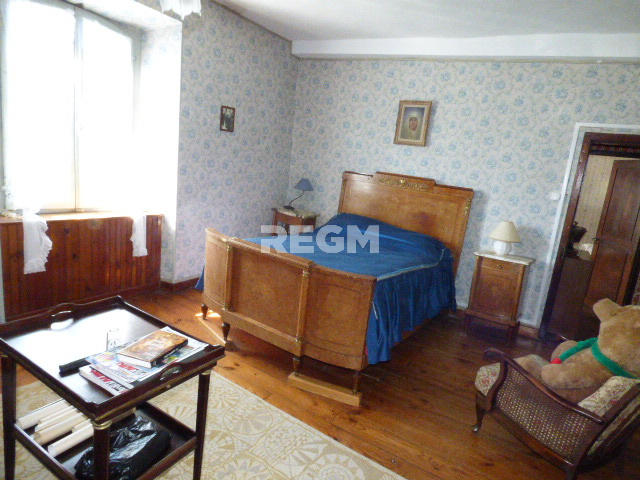 Maison - 330 m² - 12 pièces