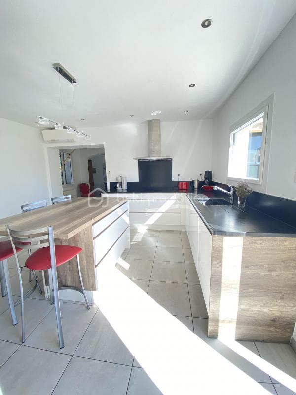 Villa - 185 m² - 6 pièces