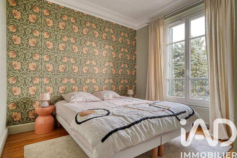 Maison - 235 m² - 9 pièces