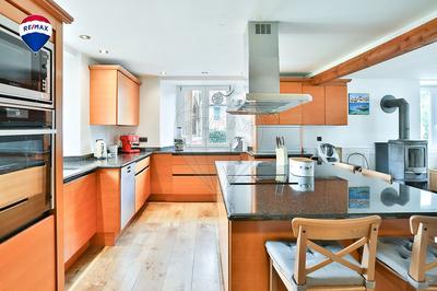 Maison - 243 m² - 7 pièces