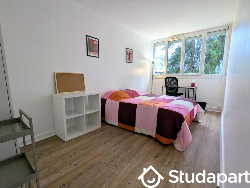Chambre - 10 m² - 1 pièce