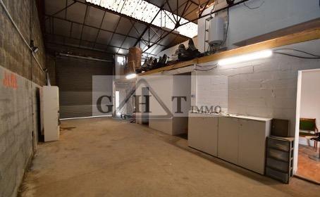 Entrepôt - 251 m²