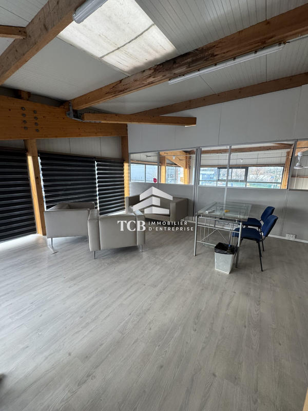 Local d'activités - 198 m²