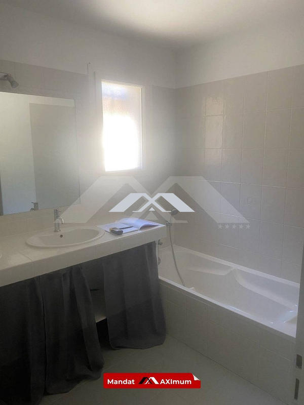 Maison - 202 m² - 6 pièces