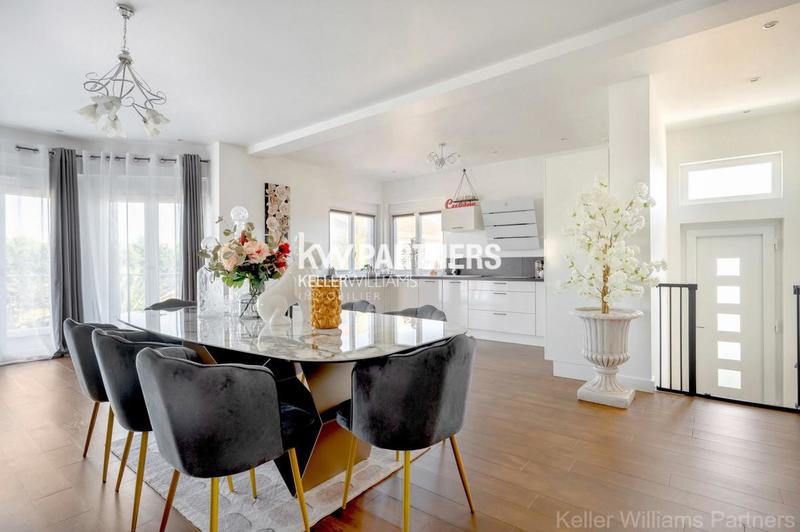 Maison - 213 m² - 8 pièces