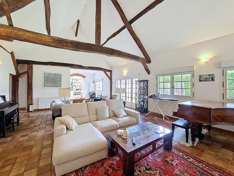 Maison - 270 m² - 10 pièces