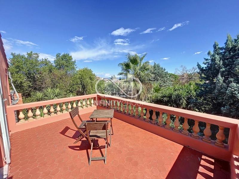 Appartement - 277 m² - 16 pièces