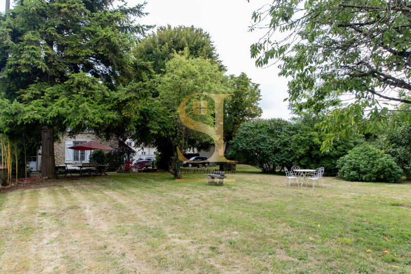 Maison - 250 m² - 7 pièces