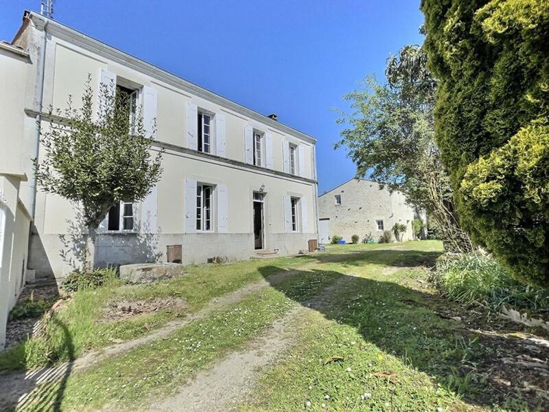 Maison - 140 m² - 5 pièces