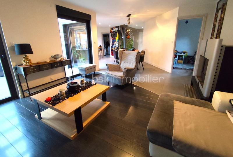 Maison - 167 m² - 9 pièces