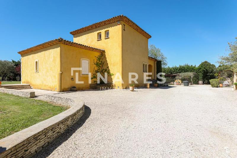 Propriété - 230 m² - 9 pièces