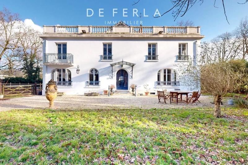 Demeure - 388 m² - 12 pièces