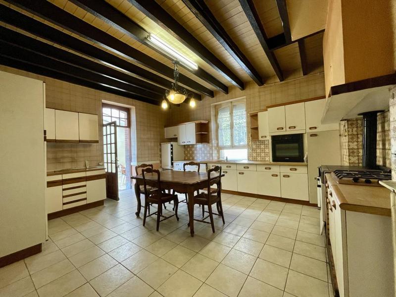 Maison - 220 m² - 7 pièces