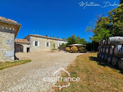 Propriété - 248 m² - 7 pièces