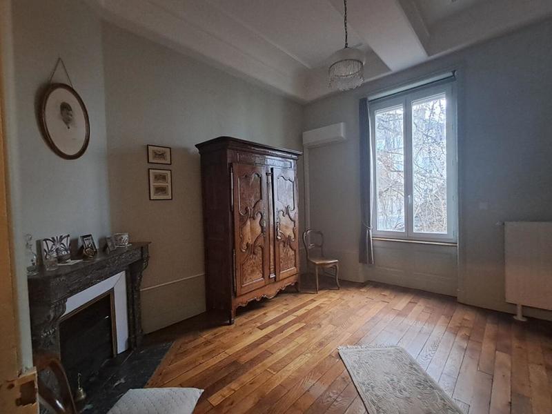 Appartement - 169 m² - 6 pièces