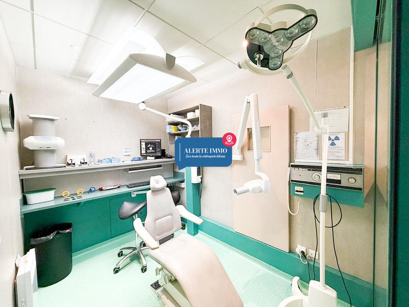 Local d'activités - 219 m² - 10 pièces