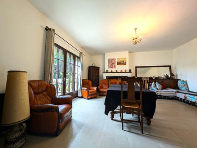 Maison - 180 m² - 9 pièces