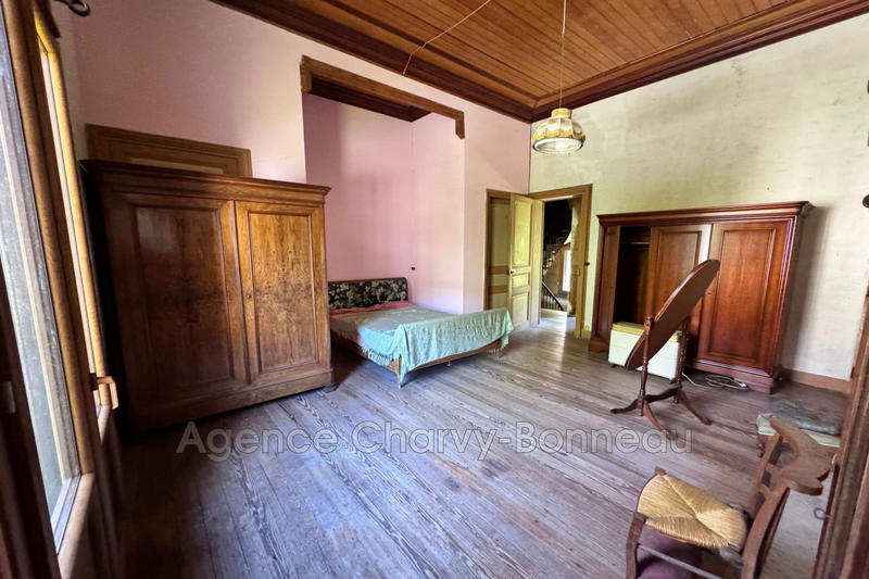 Maison - 238 m² - 9 pièces