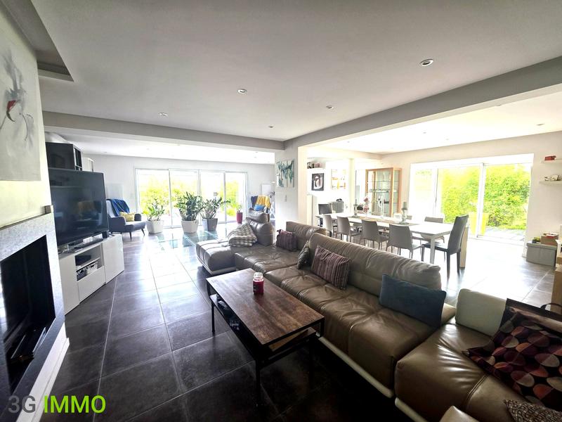 Maison - 330 m² - 9 pièces