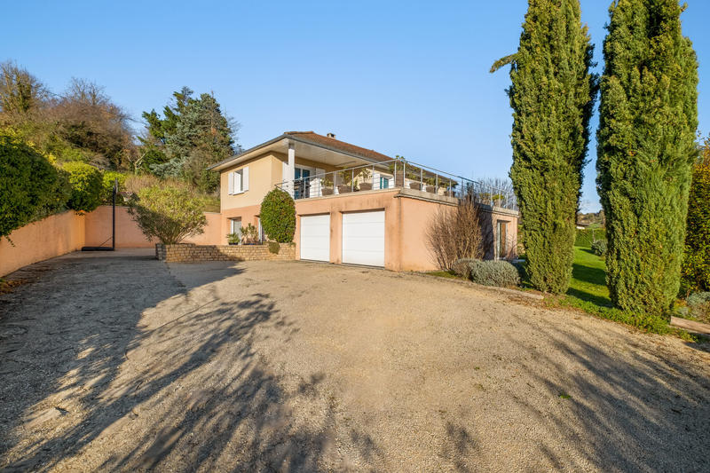 Maison - 215 m² - 6 pièces