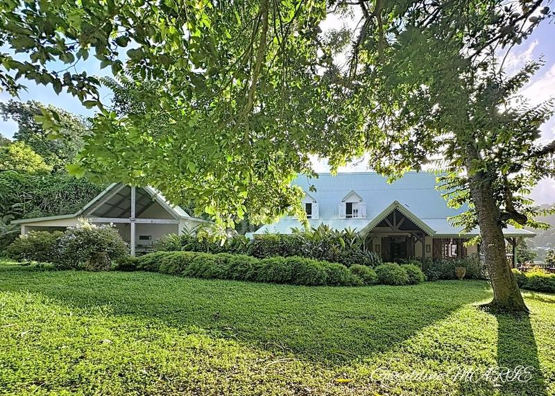 Maison - 242 m² - 6 pièces