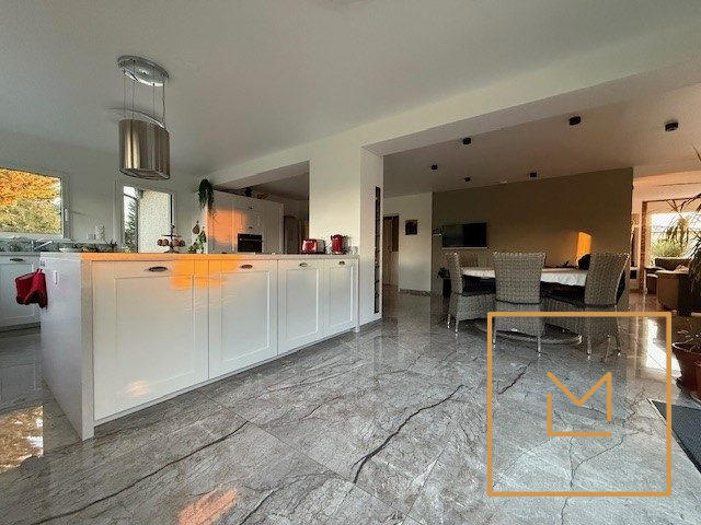 Maison - 210 m² - 8 pièces