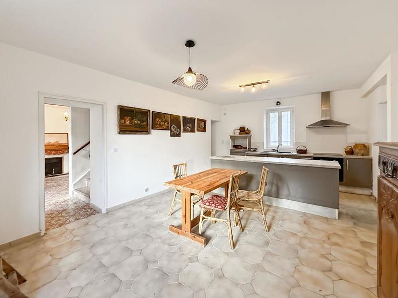 Maison - 200 m² - 6 pièces