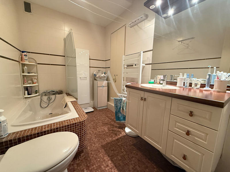 Appartement - 102 m² - 5 pièces