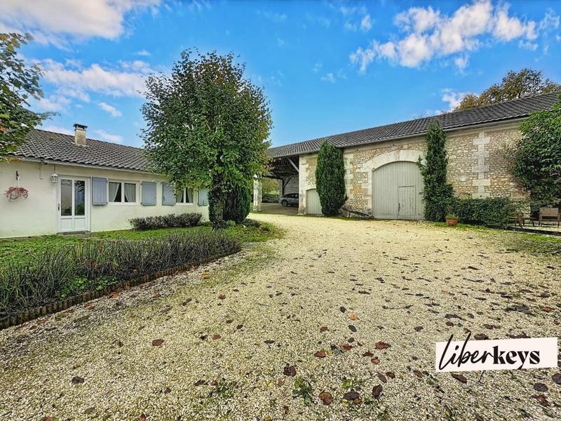 Propriété - 212 m² - 9 pièces