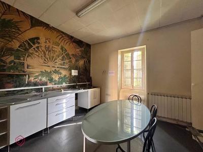 Maison - 300 m² - 15 pièces